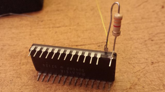 EPROM con puente para seleccionar banco